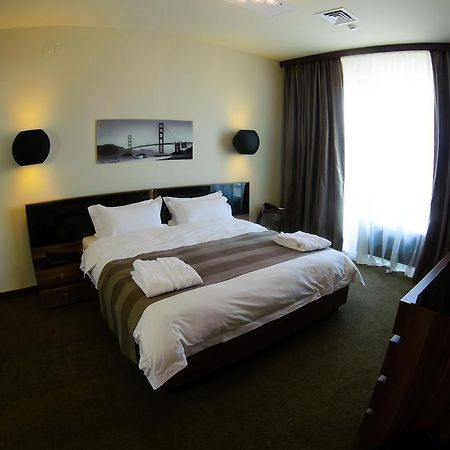 Voyage Hotel Karagandy Extérieur photo