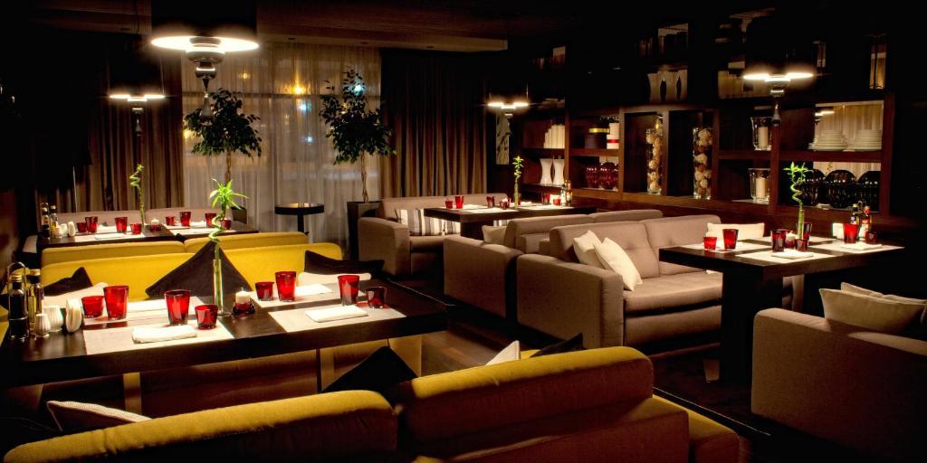 Voyage Hotel Karagandy Extérieur photo