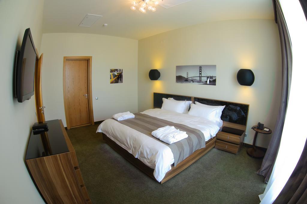 Voyage Hotel Karagandy Extérieur photo