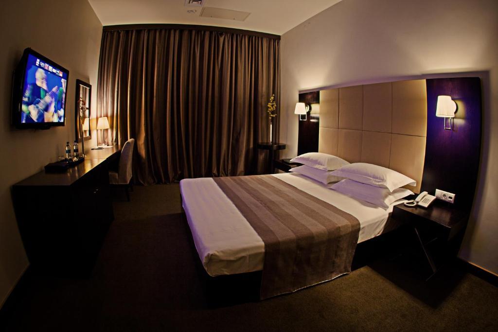 Voyage Hotel Karagandy Chambre photo