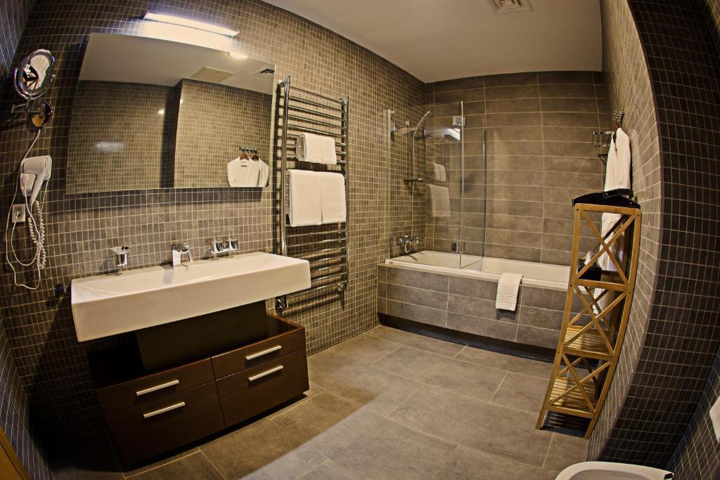 Voyage Hotel Karagandy Chambre photo