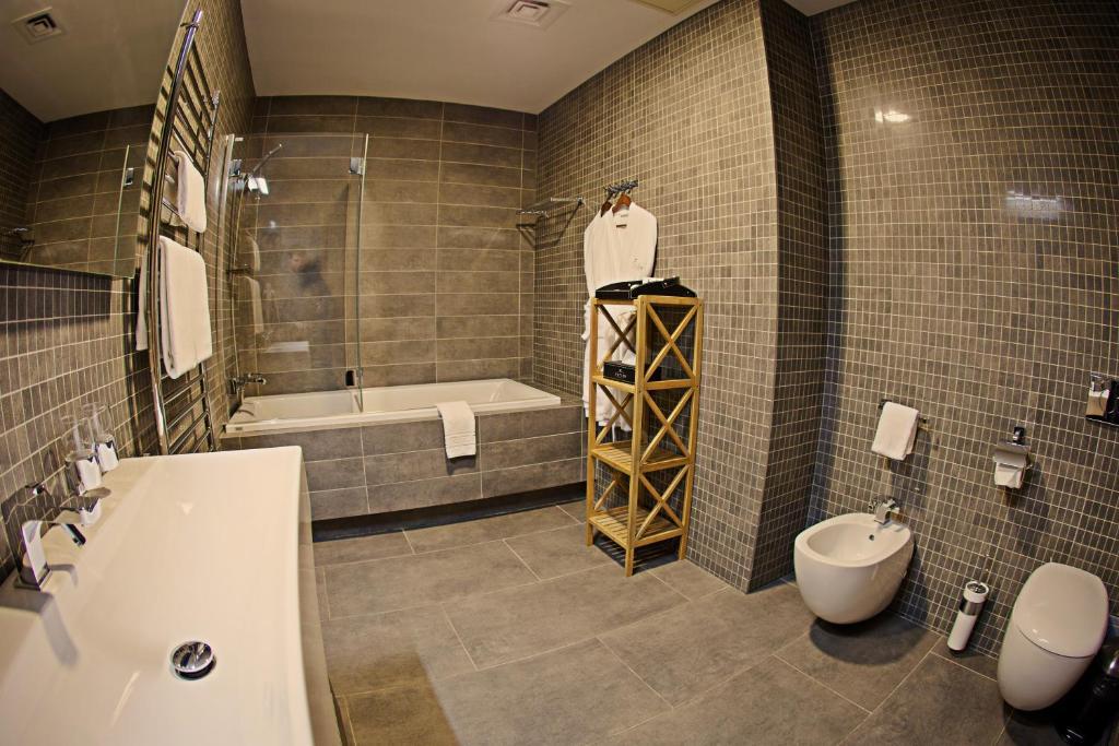Voyage Hotel Karagandy Chambre photo
