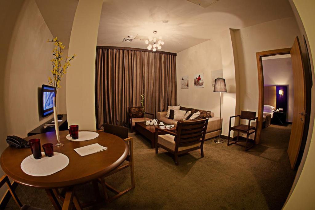 Voyage Hotel Karagandy Chambre photo