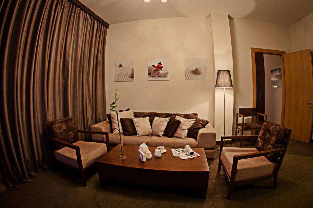 Voyage Hotel Karagandy Chambre photo