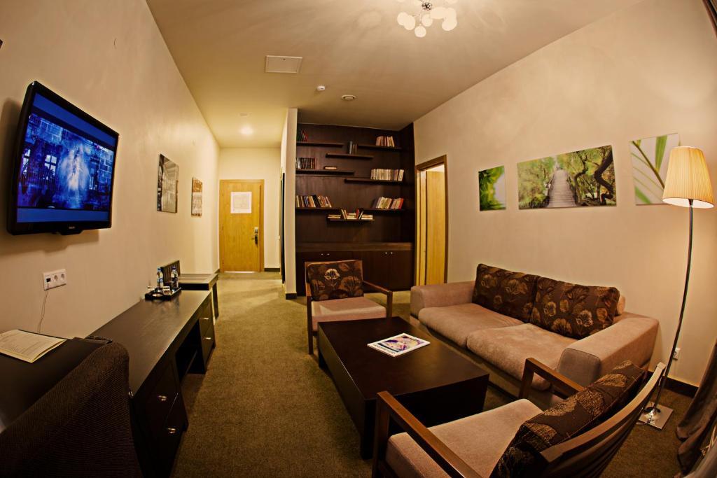 Voyage Hotel Karagandy Extérieur photo